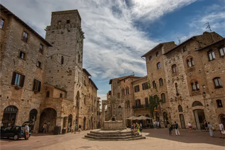 Piazza Della Cisterna San Gimignano Tuscany